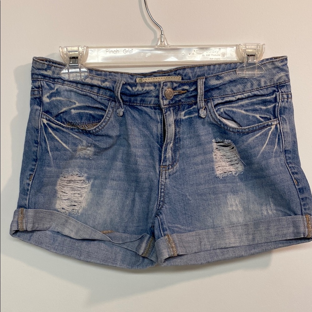 Forever 21 brand Womens Distressed Denim Shorts size: 26 - Picture 1 of 4